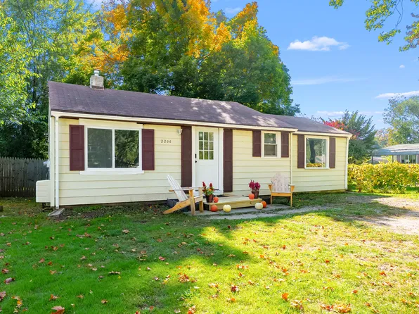 2206 Eckener Dr, Portage, MI 49002