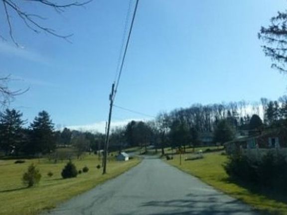 Exterior Neighborhood (street photo)