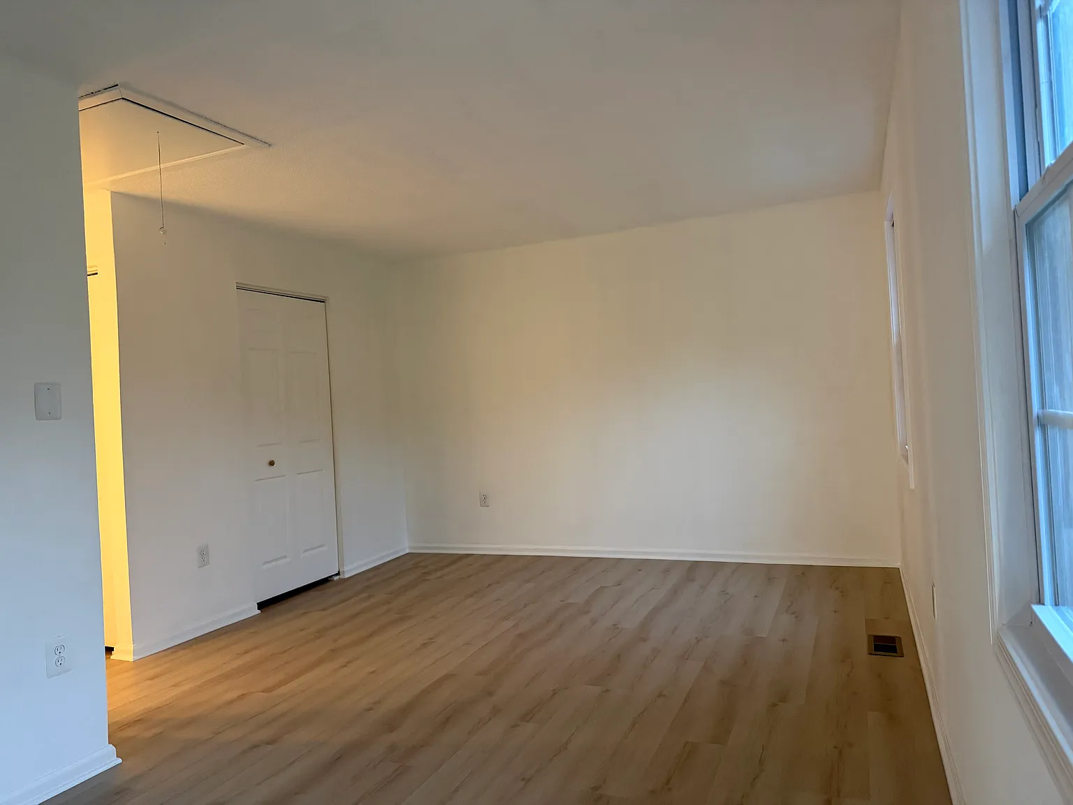 3 bed, 3.5 bath, 1560 sqft, $2,750 — Photo 2