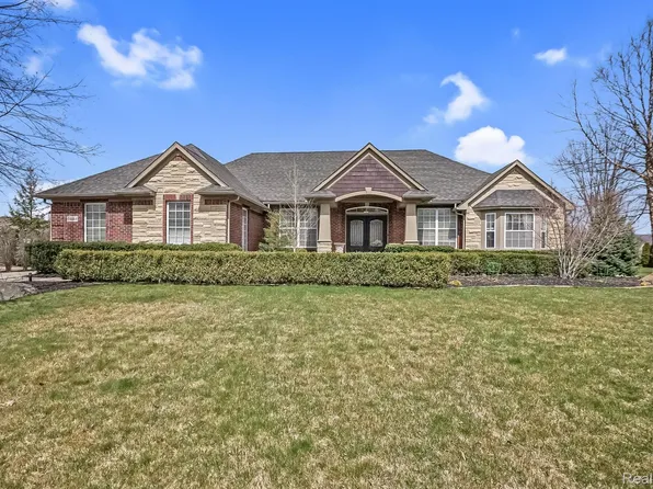 54884 S Grenelefe Cir W, South Lyon, MI 48178