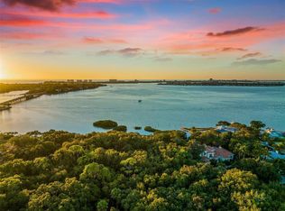 3222 Old Oak Dr, Sarasota, FL 34239