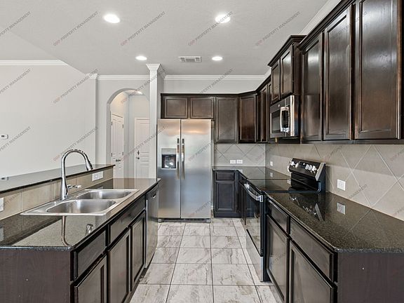 5th image of 818 Dunford Dr