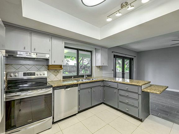 4th image of 776 NW 48th Avenue