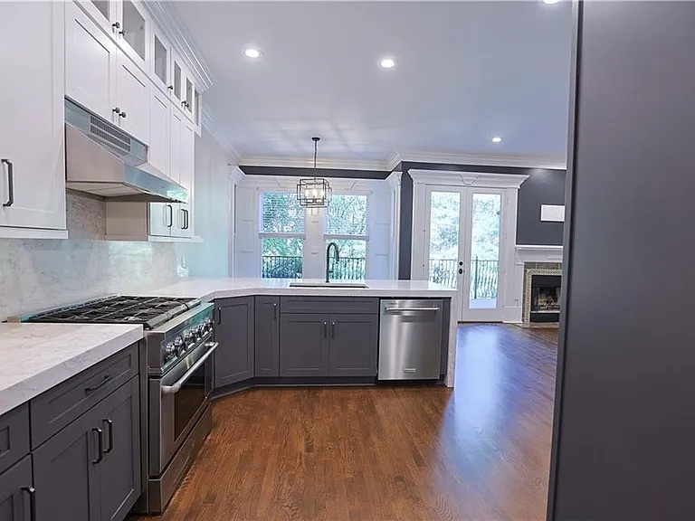 1294 Lenox Park Blvd — Photo 10
