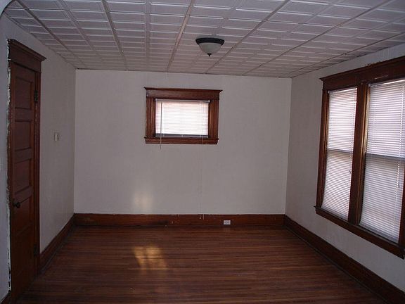 5th image of 202 Hughes Ave