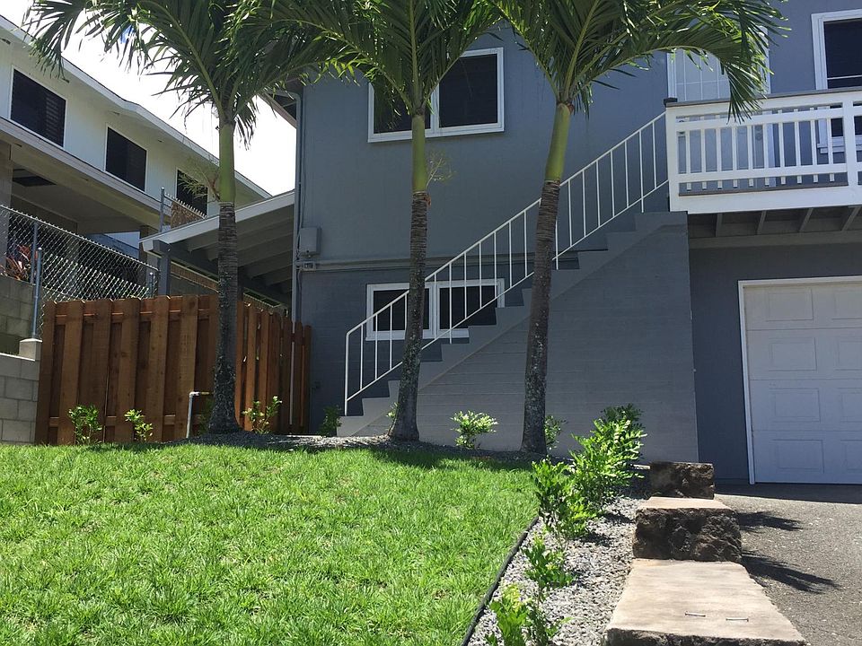 Clean downstairs studio with private entrance.