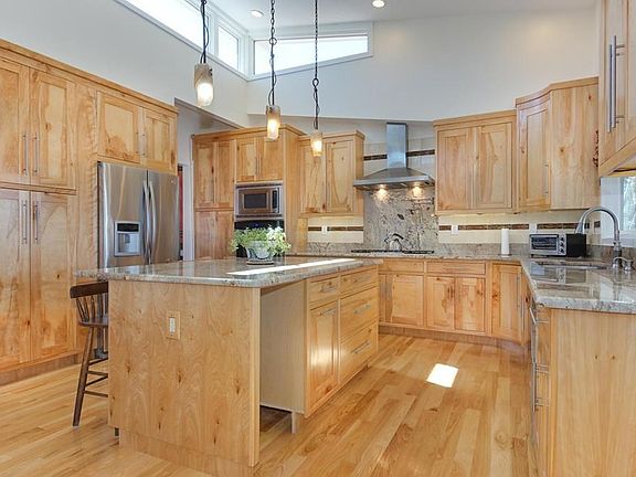 3rd image of 88 Paquin Dr