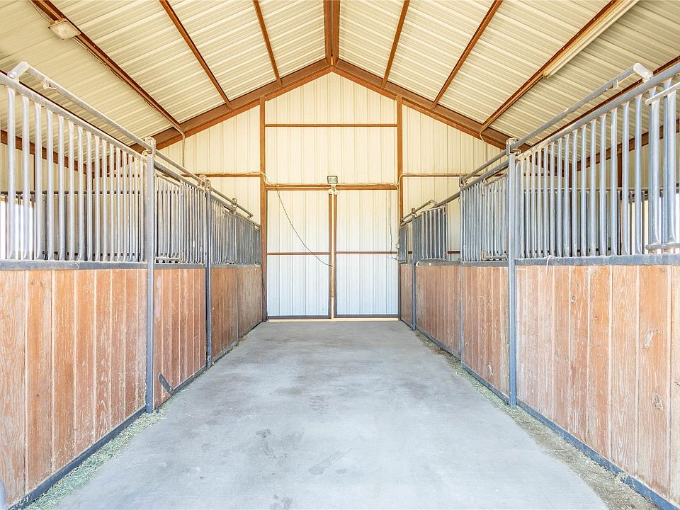 1st image of 2610 Horsemans Dr