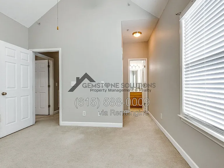 1012 McKenna Dr — Photo 23