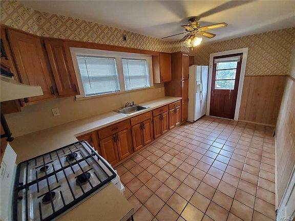 3rd image of 25 Pearl Ave