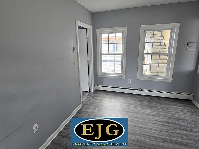 51-53 Laurel St #2 — Photo 11
