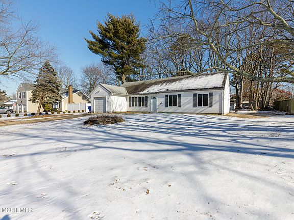 3rd image of 869 Tudor Dr