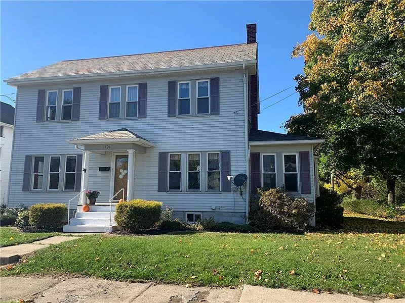 601 Stewart Ave photo 1