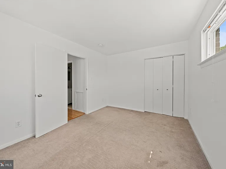 630 11th St NE #203 — Photo 16