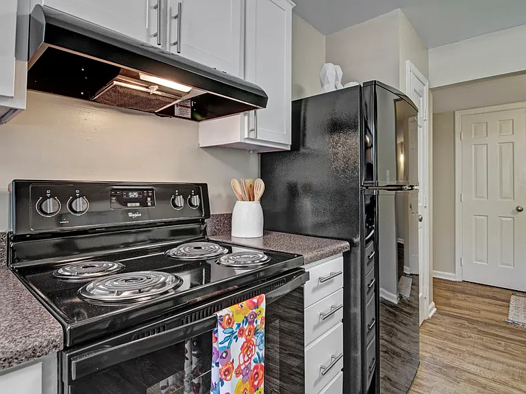2112A Criston Dr — Photo 1