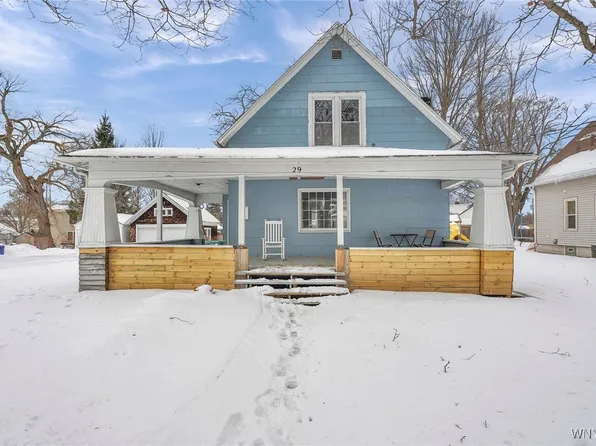 29 School St, Angola, NY 14006