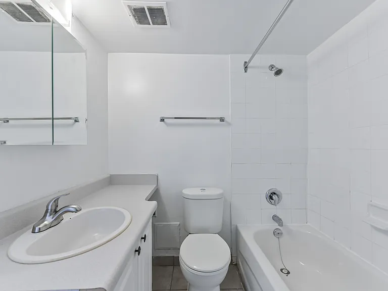 20 Prince Arthur Ave — Photo 7