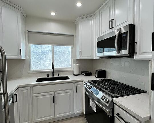 4th image of 8757 Dorrington Ave #B