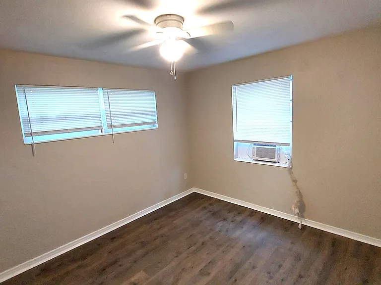 2247 Stella St — Photo 9