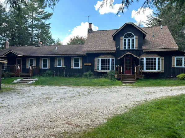 7533 Rustic Ln, Eagle River, WI 54521