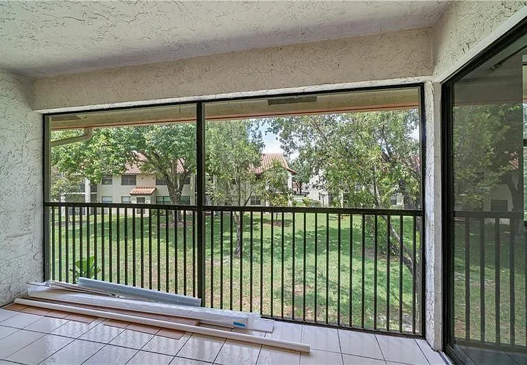1004 Congressional Way — Photo 11