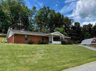 628 W Alexander Dr, Ashland, KY 41102