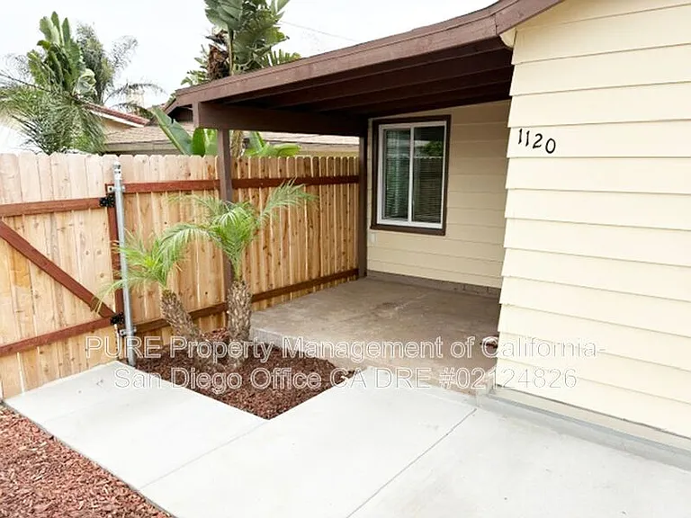 1120 Florence St — Photo 2