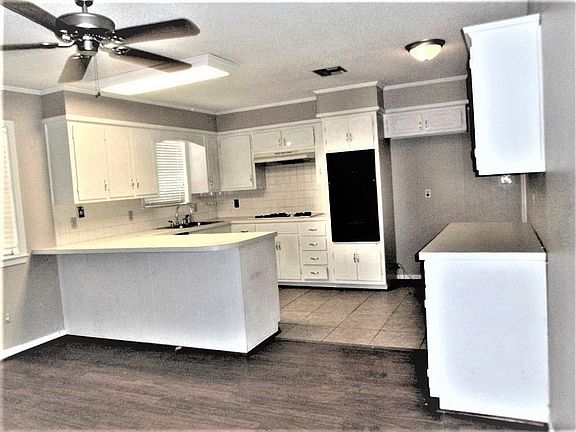 4th image of 1612 Chatsworth Dr