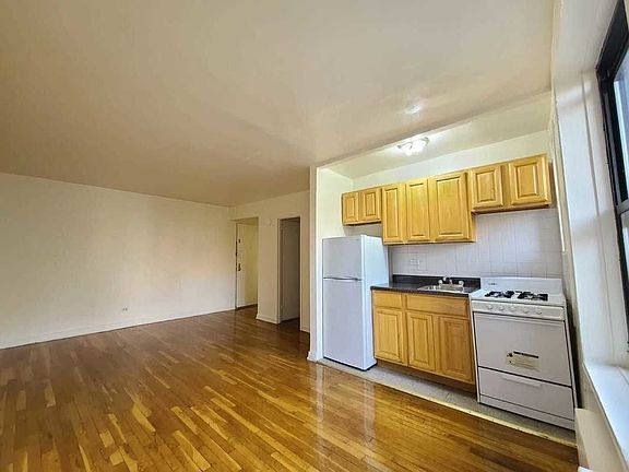 4th image of 570 Ocean Ave #B1