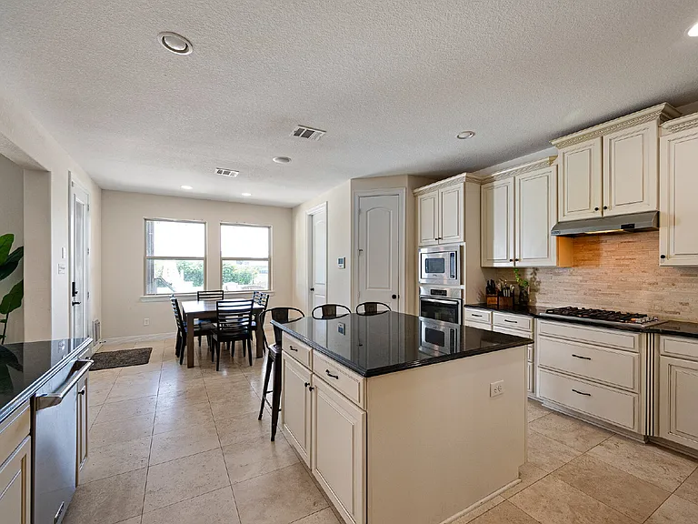 4627 Miramar Dr — Photo 14