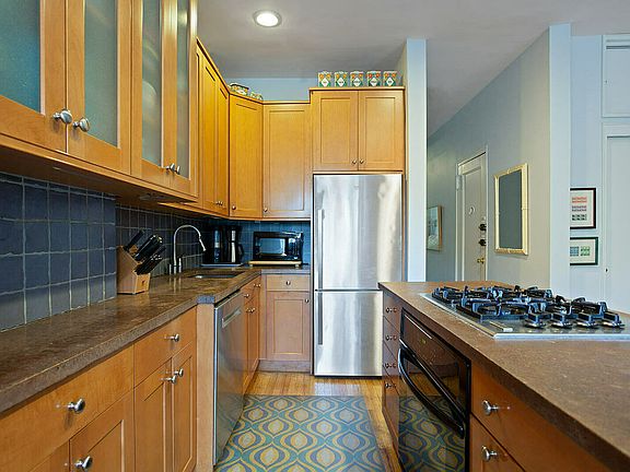 2nd image of 321 W 100th St #6
