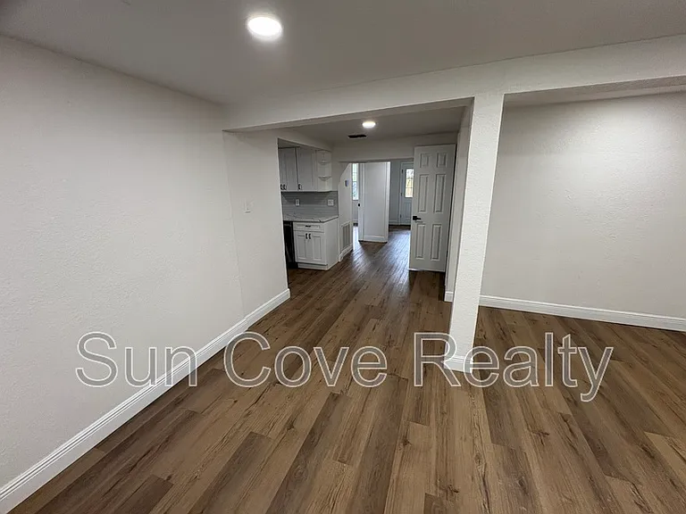 807 E Genesee St #1/2 — Photo 6