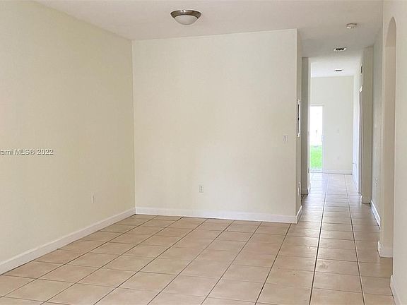 3rd image of 2735 SE 16th Ave Unit 101