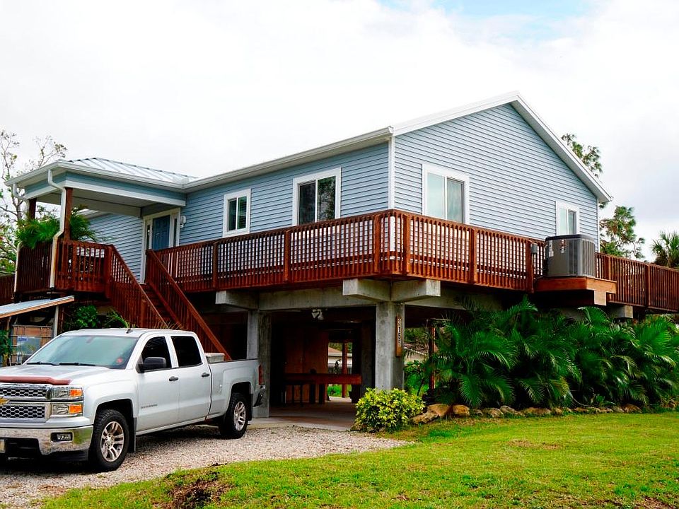 HOUSE VIEW STREET SIDE