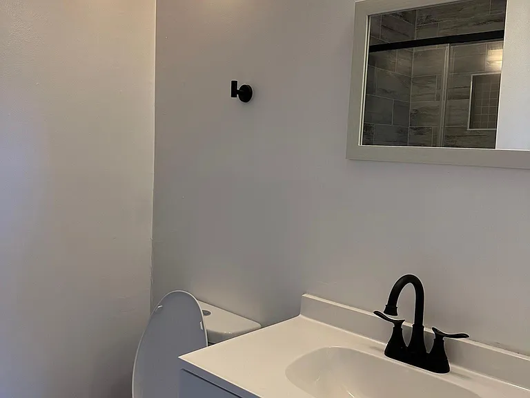 243 Hampshire Ct — Photo 5