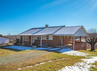 7082 Pipers Gap Rd, Galax, VA 24333