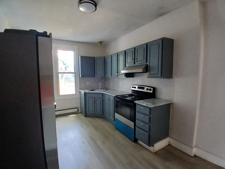 477 2nd St — Photo 3