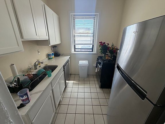 4th image of 31 Saint Lukes Rd APT 12