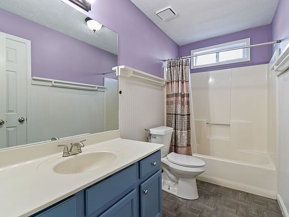 5th image of 210 Pinebridge Ct