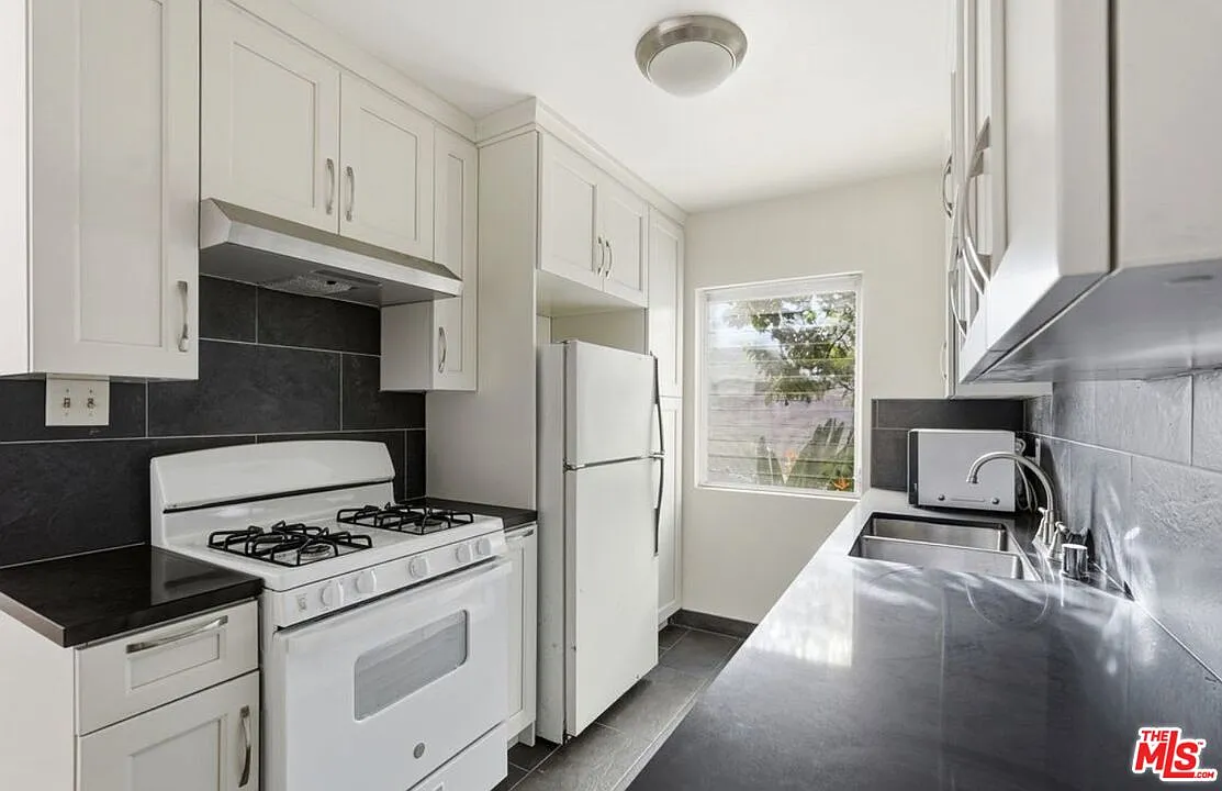 Building Photo - 1475 S Wooster St #3
