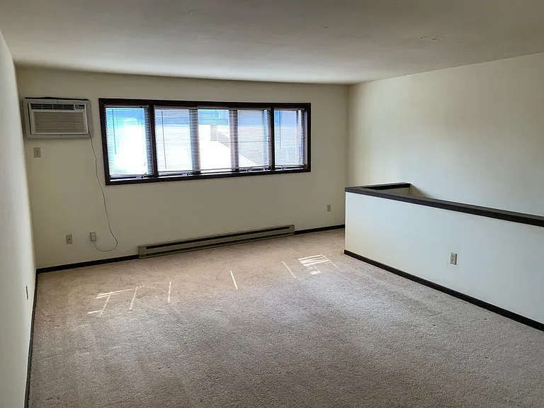 2525 University Ave — Photo 2