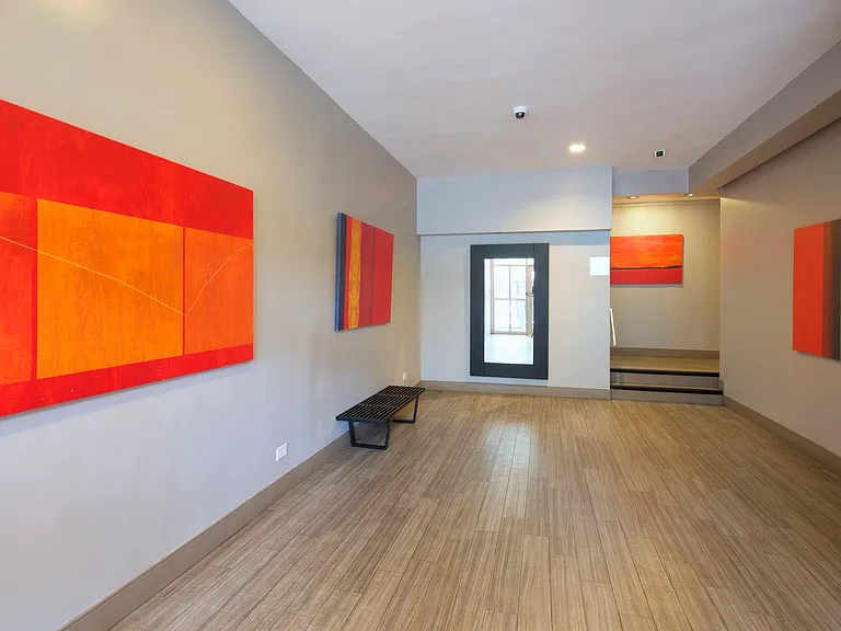 3135 Crescent St #3H — Photo 6