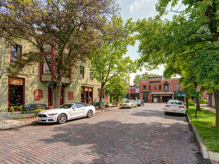 Unique 2 Bedroom in German Village — Photo 57