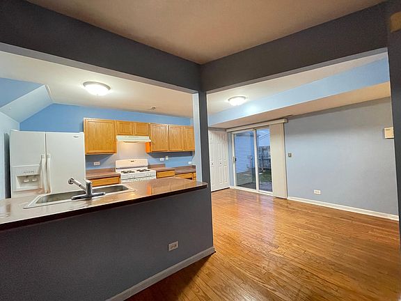 2nd image of 1052 Four Seasons Blvd