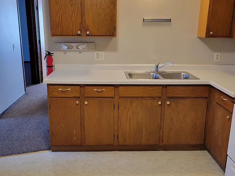 235 W Johnson St — Photo 8