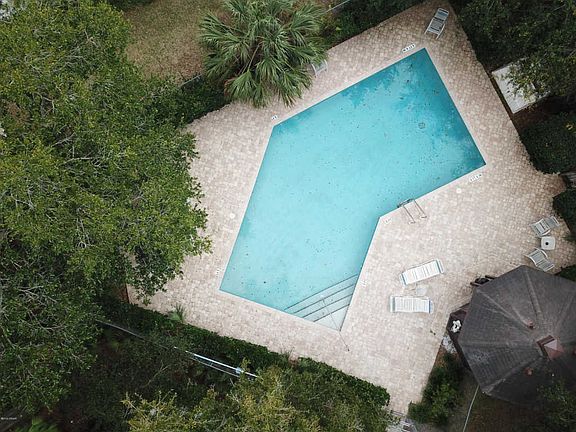 4th image of 1051 Amber Cir