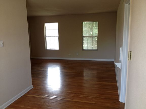 4th image of 416 Cloverleaf Ave APT 8