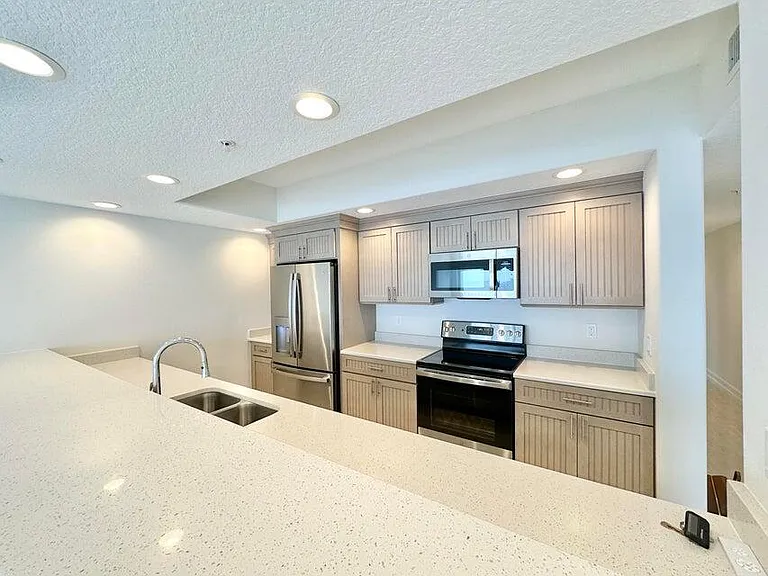 1825 Riverside Dr #404 — Photo 15
