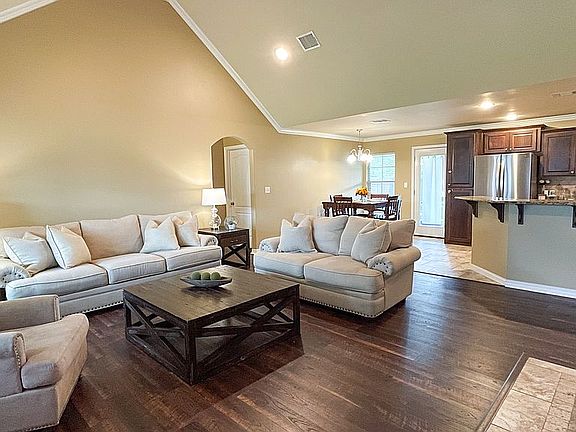 4th image of 234 Southern Creek Cir