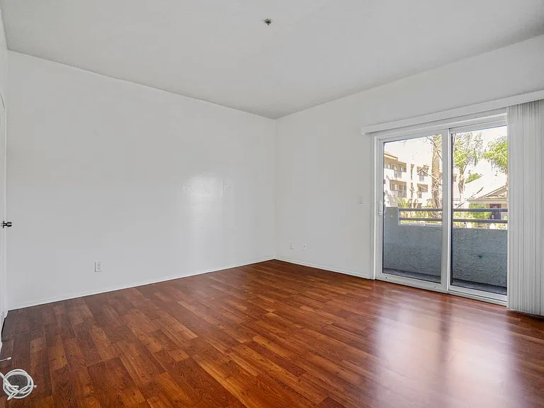 Highland Villa Apartments — Photo 35